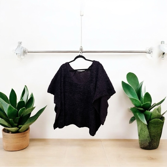 Comfy and Warm Women's Deep Purple Sweater Cape no sleeves - Picture 1 of 3